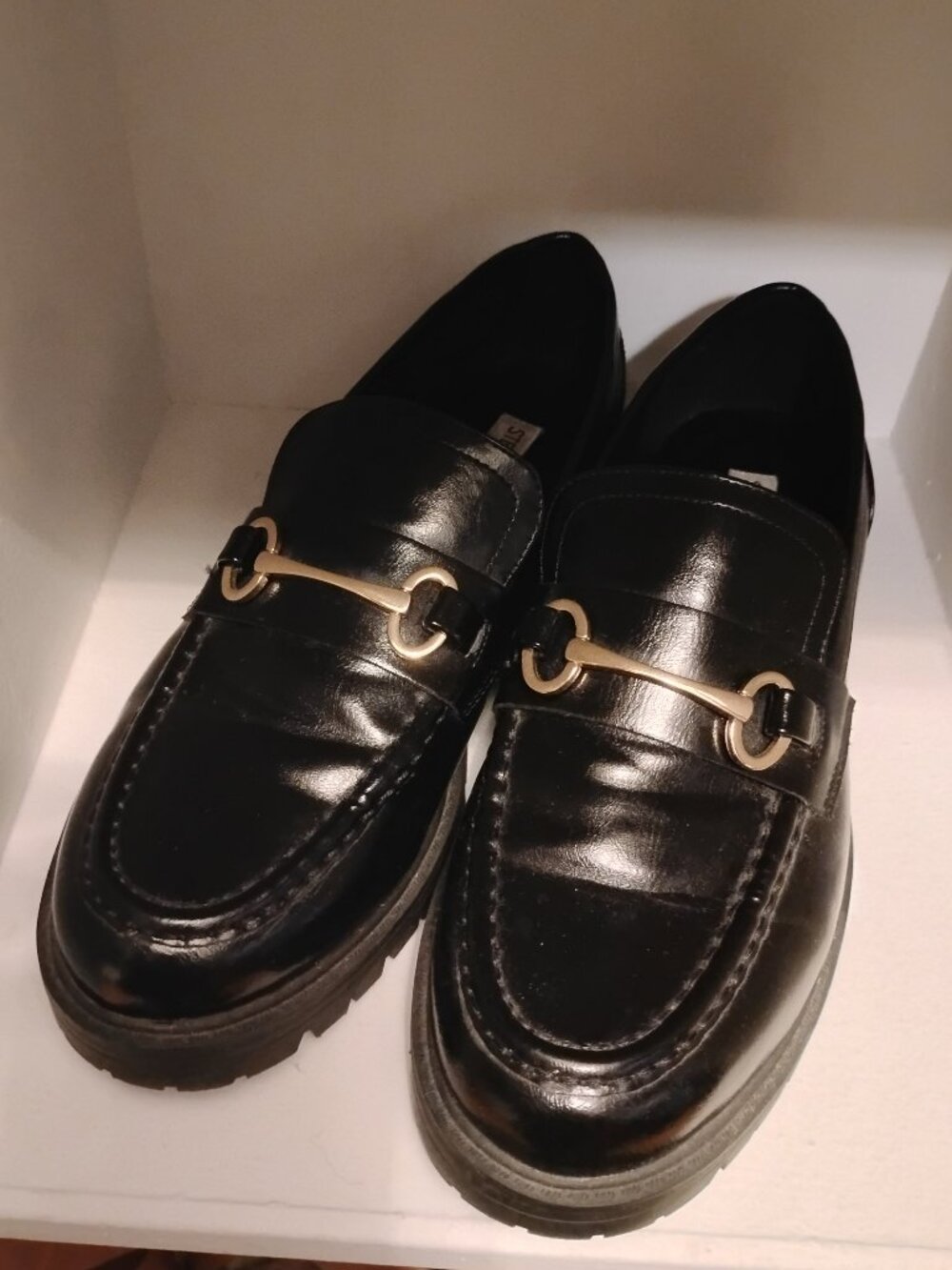 GUC Steve Madden Black Loafers
